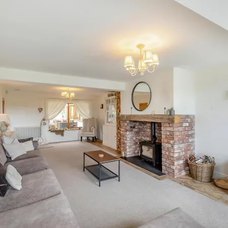 4 Bed In Warmley Oc-p32755 *